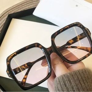 Oversized Square UV400 sunglasses Leopard print and another one Color white